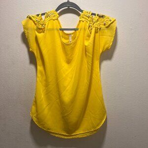 T BLESS Women's Yellow Blouse Crotchet Open Knit Long Sleeve Size Large